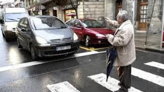 Los peatones senior piden mejoras en las ciudades para su movilidad