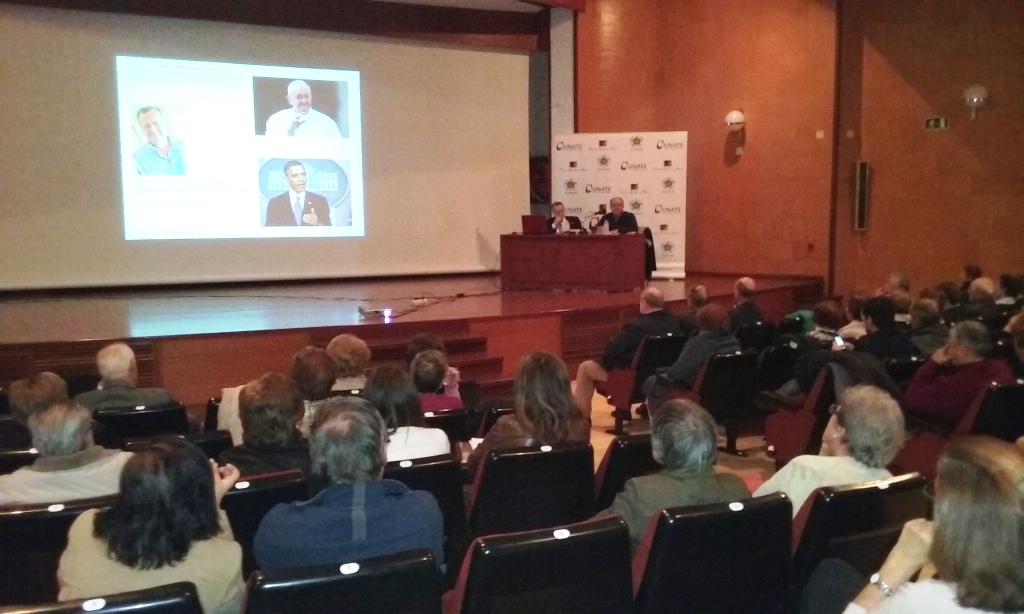El profesor Francisco González de Posada impartió ayer su conferencia dentro de la Cátedra Abierta Historiador José Luis Casado Soto
