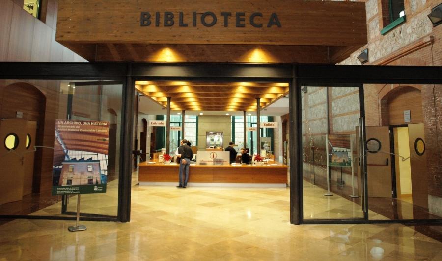 Visita a la Biblioteca Central de Cantabria con la profesora Pilar Mantecón.