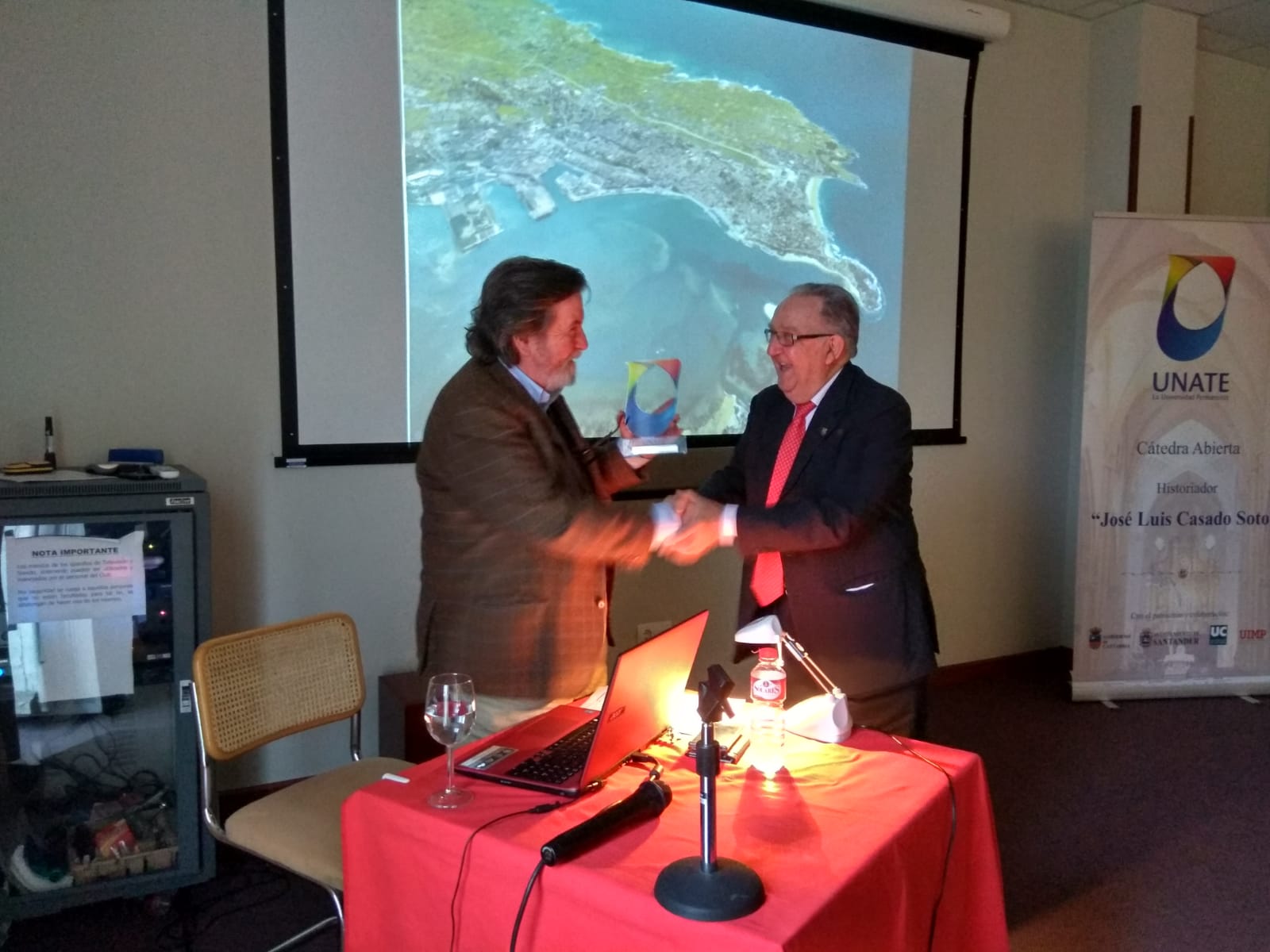 Clemente Lomba impartió la conferencia «Santander: geografía y ciudad. Historia de un diálogo»