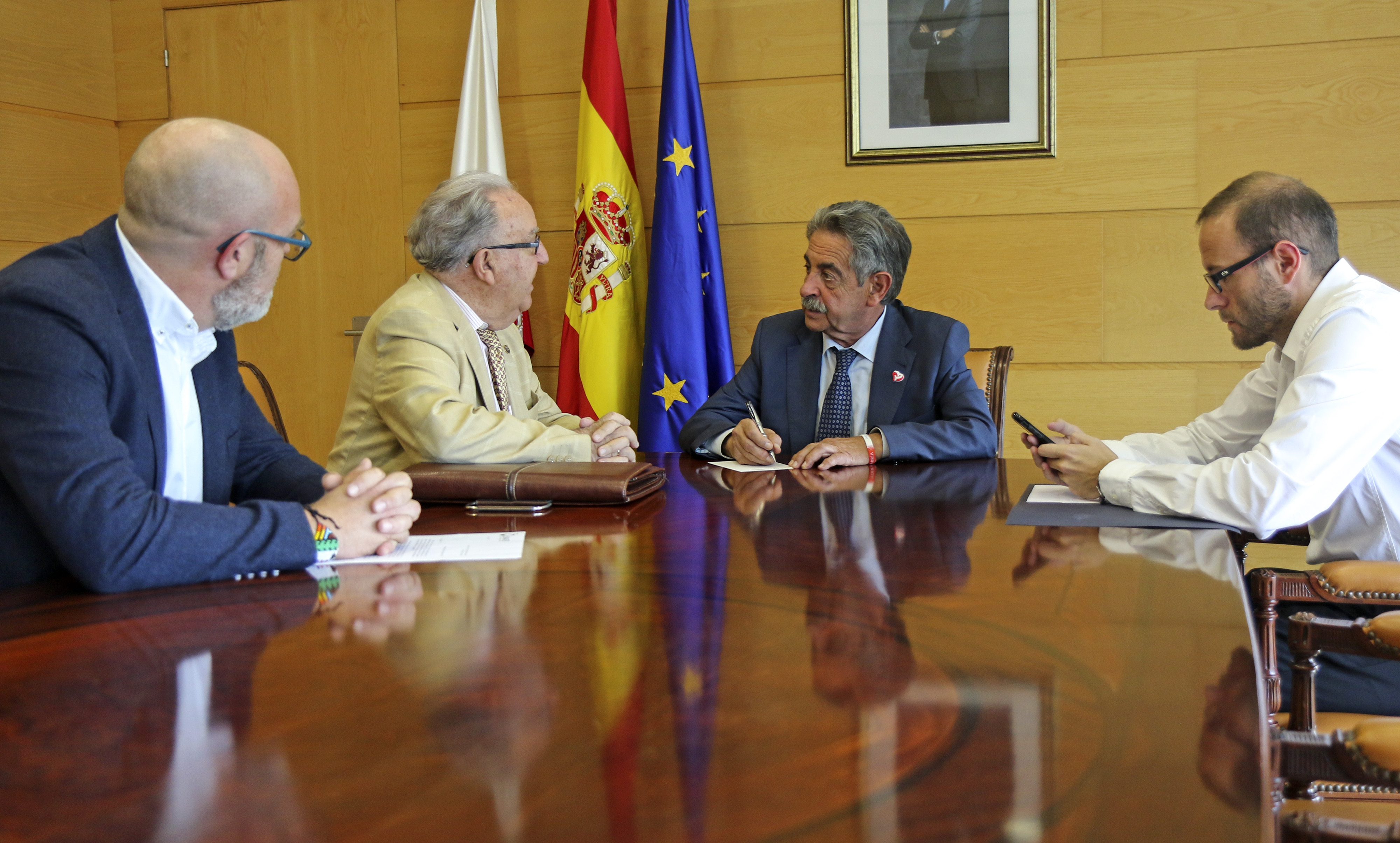 UNATE le pide a Revilla que Cantabria lidere unas políticas para la vejez que se alejen del asistencialismo