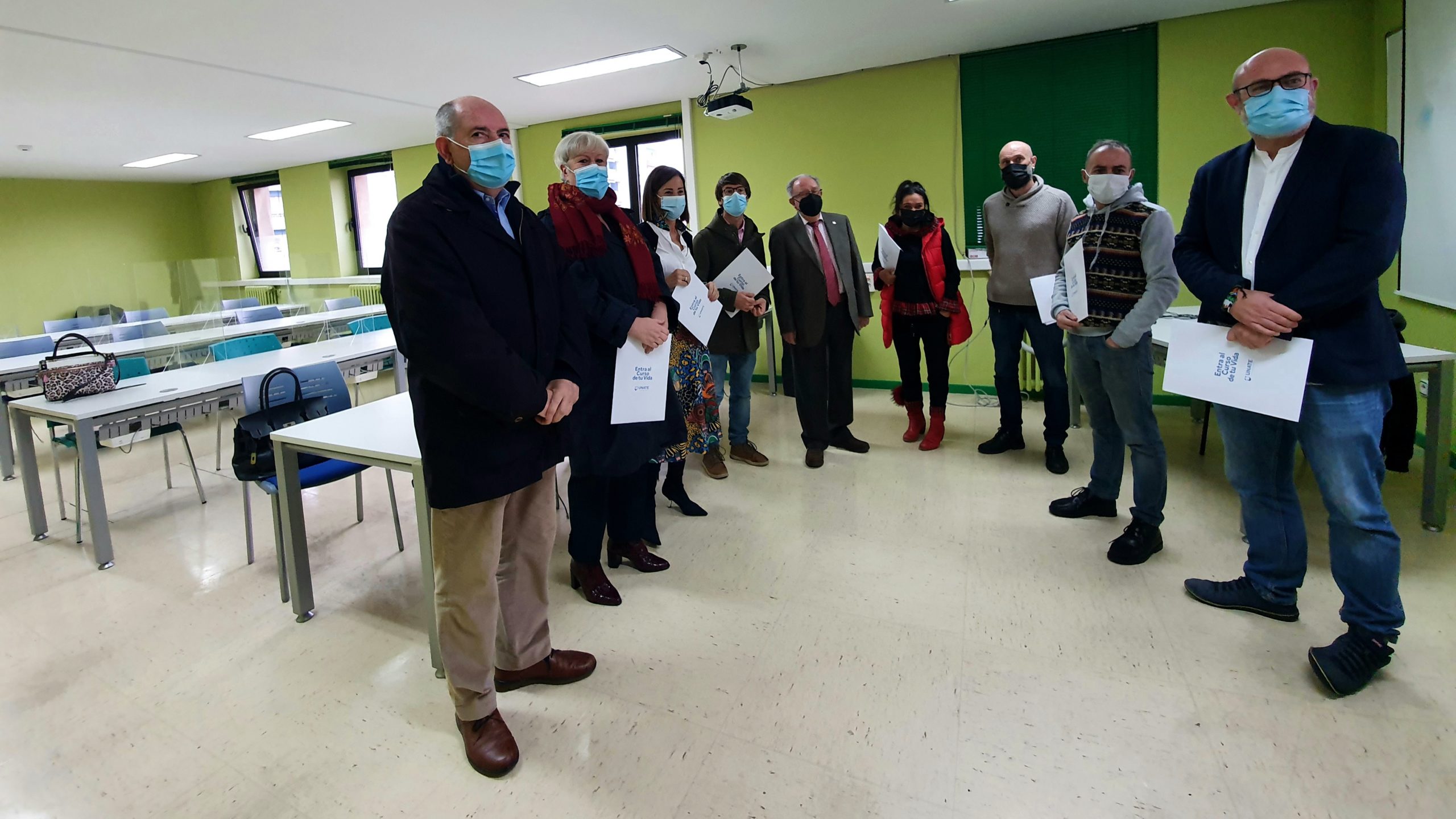 La Corporación municipal de Torrelavega visita la sede de UNATE