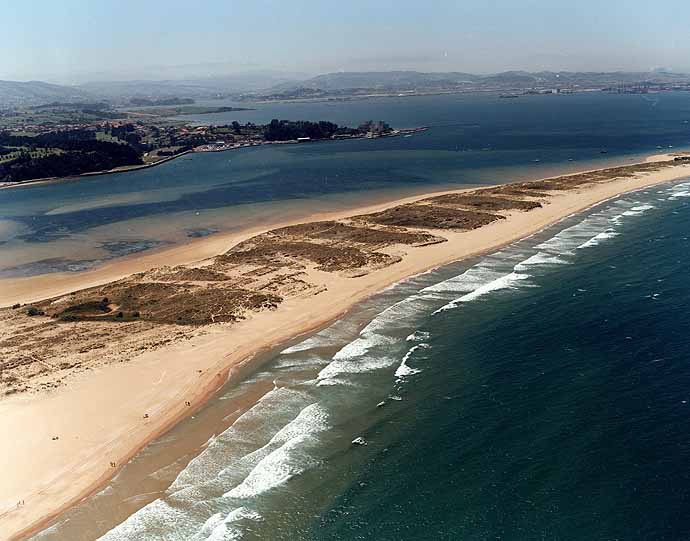 Raúl Medina analiza el sistema de playas Puntal-Somo-Loredo en la Cátedra abierta José Luis Casado Soto 2022