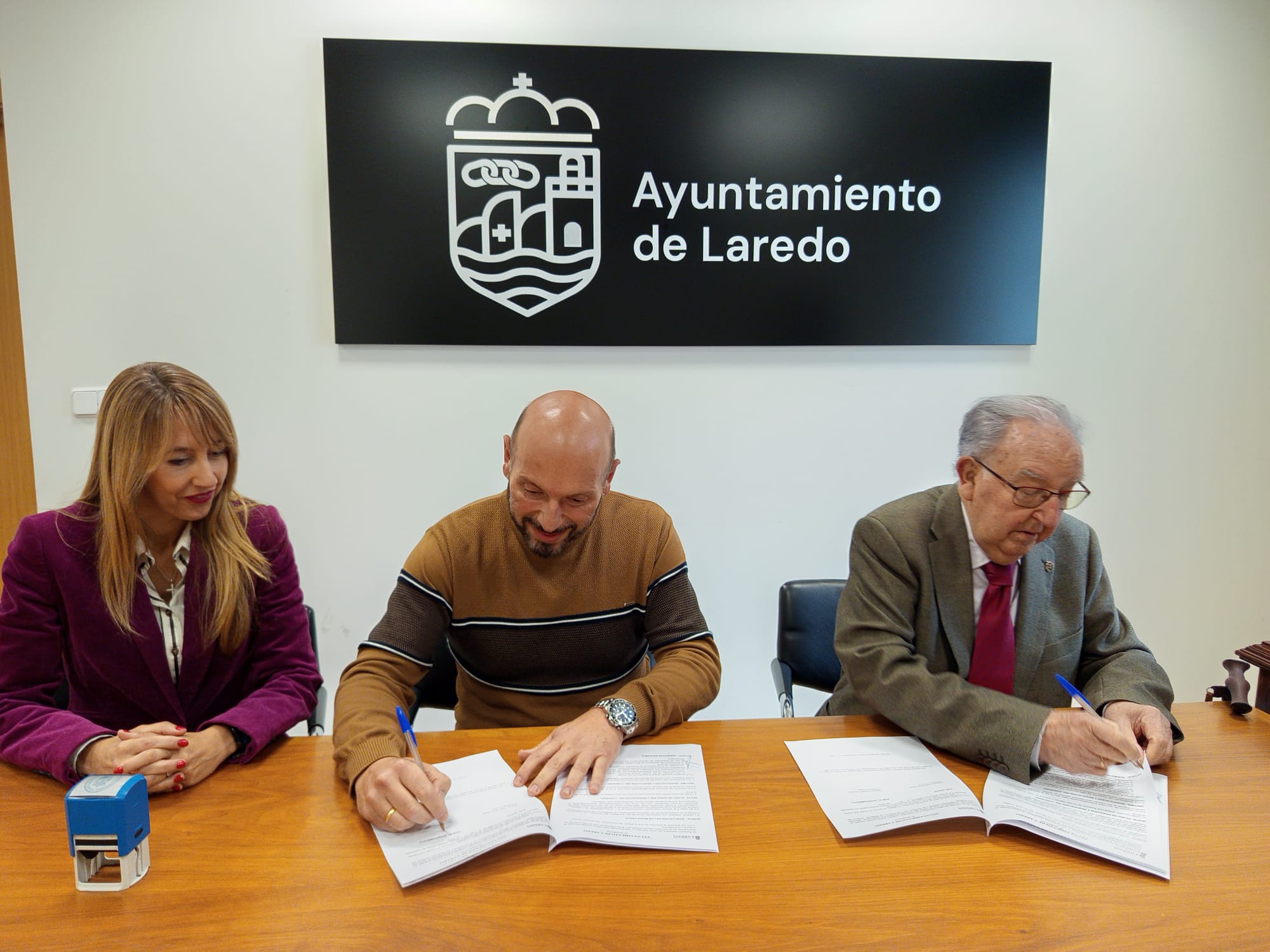 UNATE afianza su compromiso con Laredo y firma nuevo convenio con el ayuntamiento del municipio